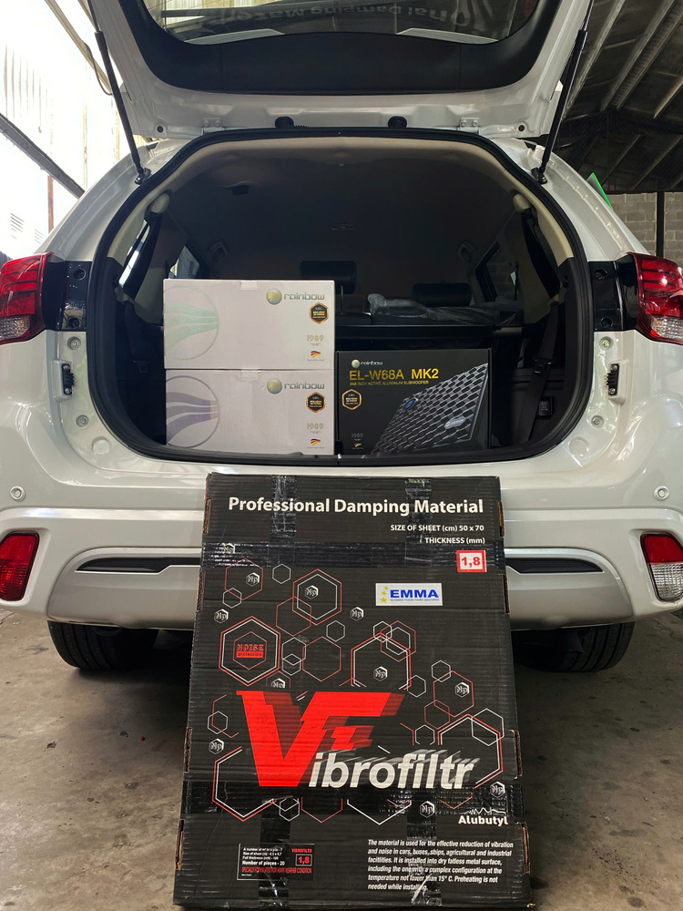 Mitsubishi Outlander cải thiện âm thanh với cấu hình loa Rainbow cơ bản! Mitsubishi Outlander cải thiện âm thanh với cấu hình loa Rainbow cơ bản!