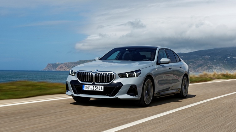 BMW 5-Series 2025 thế hệ mới chốt giá từ 2,589 tỷ đồng tại Việt Nam