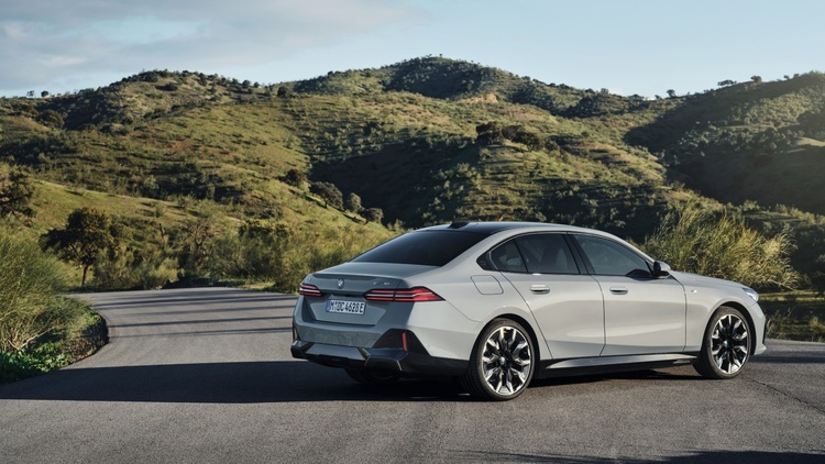 BMW 5-Series 2025 thế hệ mới chốt giá từ 2,589 tỷ đồng tại Việt Nam