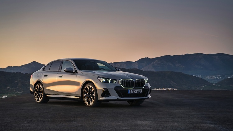 BMW 5-Series 2025 thế hệ mới chốt giá từ 2,589 tỷ đồng tại Việt Nam