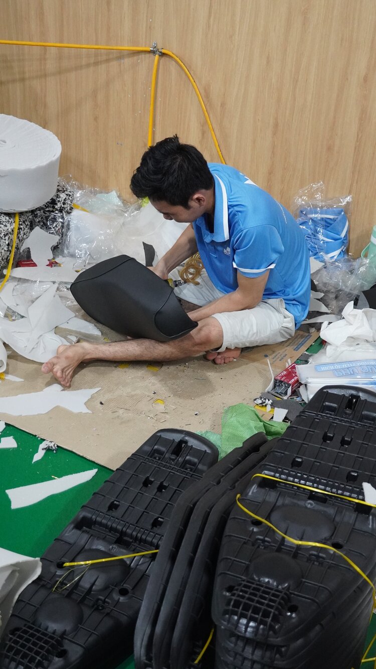 Các bác thấy tự bọc yên xe ở nhà có ổn không? Vợ bảo ra tiệm cho chắc