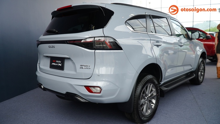 Soi chi tiết Isuzu mu-X Sport 4x4 AT vừa ra mắt: Có gì với giá 1,145 tỷ đồng?