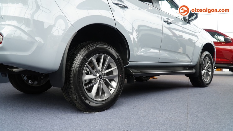 Soi chi tiết Isuzu mu-X Sport 4x4 AT vừa ra mắt: Có gì với giá 1,145 tỷ đồng?