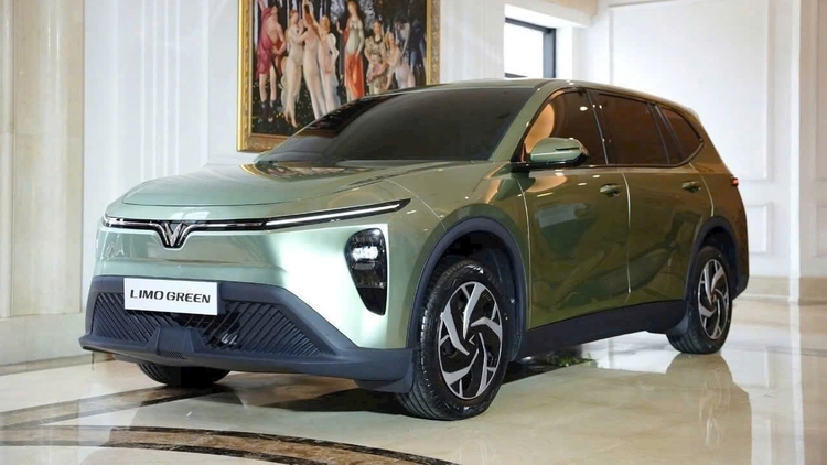 Xe 7 chỗ của VinFast là chiếc Limo Green đang hot, có nên đặt cọc mua không?