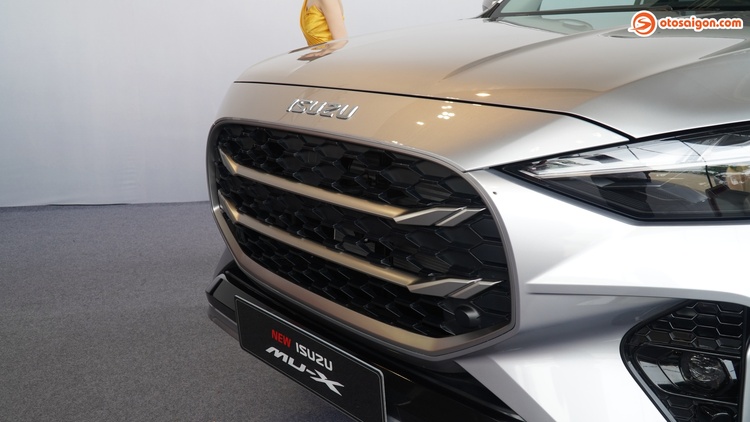 isuzu-mu-x-b7-mt-2025-3.jpg