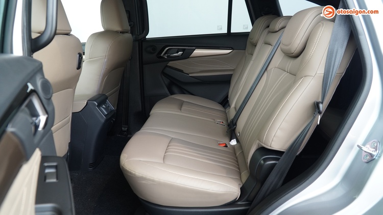 isuzu-mu-x-b7-mt-2025-22.jpg