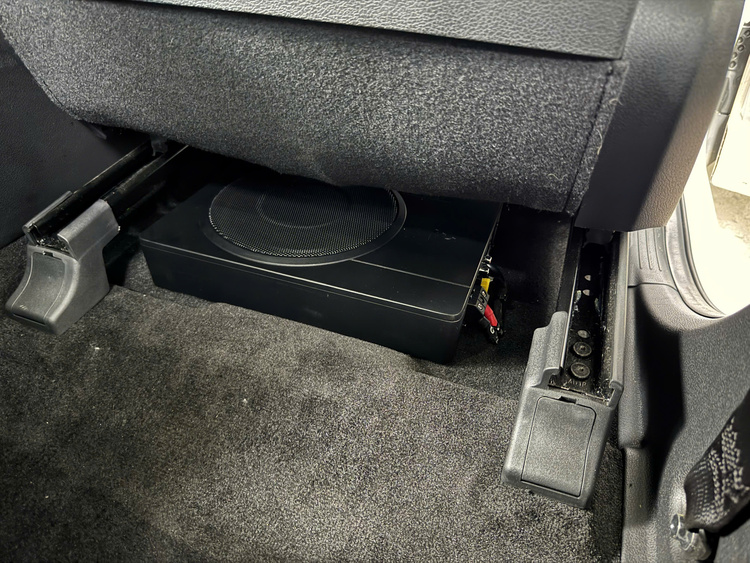 Hyundai Custin nâng cấp loa sub điện nào phù hợp nhất?