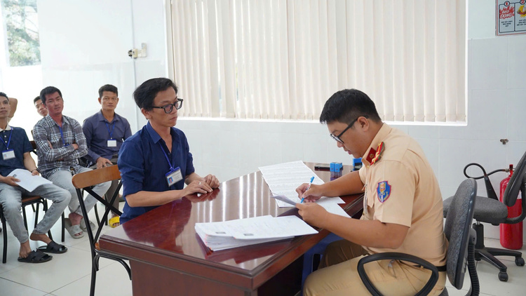 CSGT siết quản lý: Người chưa nộp phạt giao thông không được cấp bằng lái xe