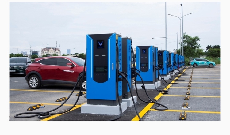 Xuất hiện trạm sạc xe điện "khủng" tại VN: Sạc nhanh cùng lúc tới 84 xe