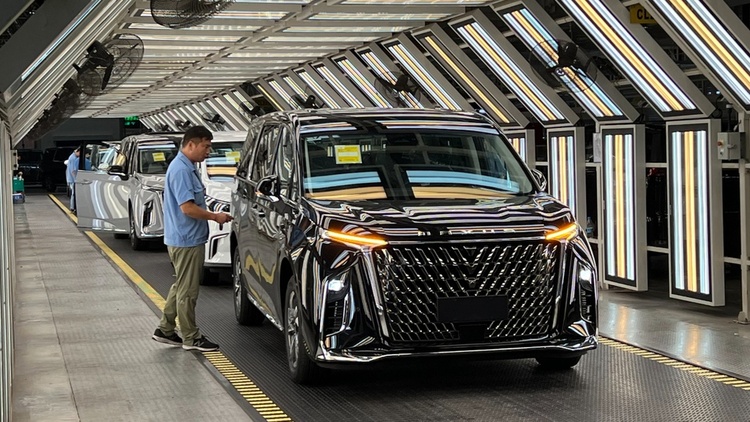 Thông tin xe ngày 27/6: Tesla tụt dốc doanh số ở châu Âu, chỗ đỗ xe thành kênh đầu tư mới