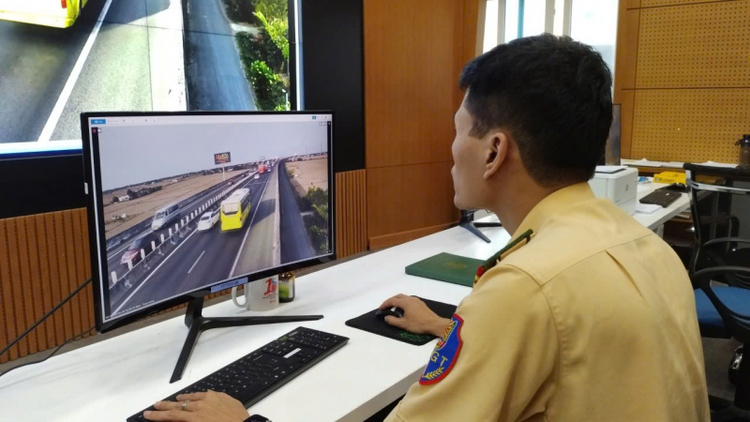 Thông tin giao thông ngày 27/6: Công an say rượu gây tai nạn, TP.HCM xóa điểm đen giao thông