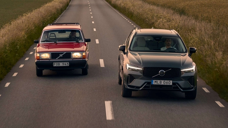 Volvo-XC60-and-Volvo-240-8-e1750904233373.jpg