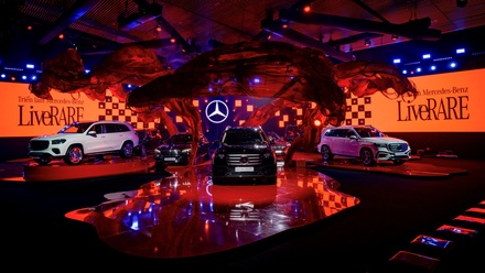 Mercedes-Benz khai mạc triển lãm “LiveRARE”: Tôn vinh di sản 30 năm có mặt tại Việt Nam