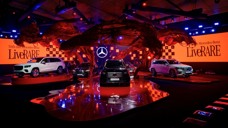 mercedes-benz-live-rare-2025-1.jpg