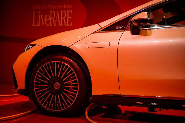 Mercedes-Benz khai mạc triển lãm “LiveRARE”: Tôn vinh di sản 30 năm có mặt tại Việt Nam