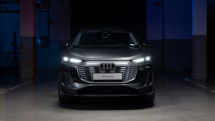 OS_Q6e-tron_ATB-04.jpg