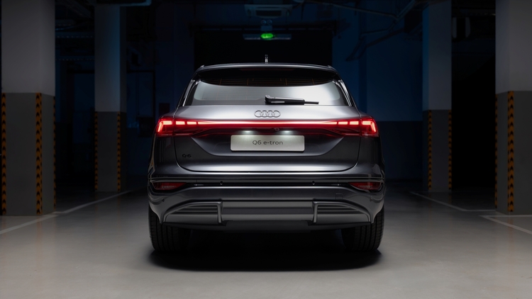 OS_Q6e-tron_ATB-06.jpg