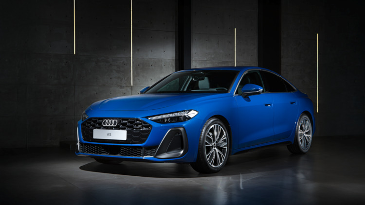 Audi A5 S line có giá từ 2,2 tỷ đồng, sự kết hợp giữa xa hoa và tốc độ