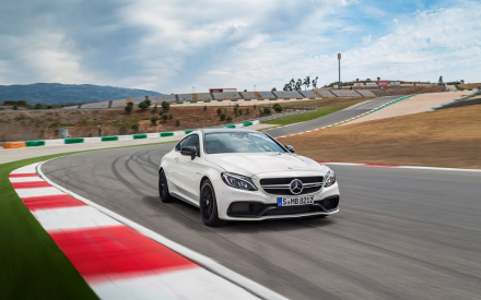 2016-Mercedes-AMG-C-63-S-Coupe-Motion-4-2560x1600.jpg