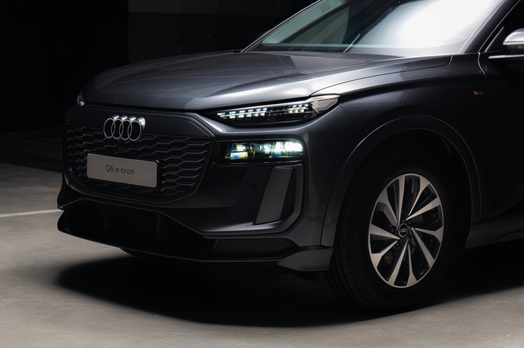 OS_Q6e-tron_ATB-03.jpg
