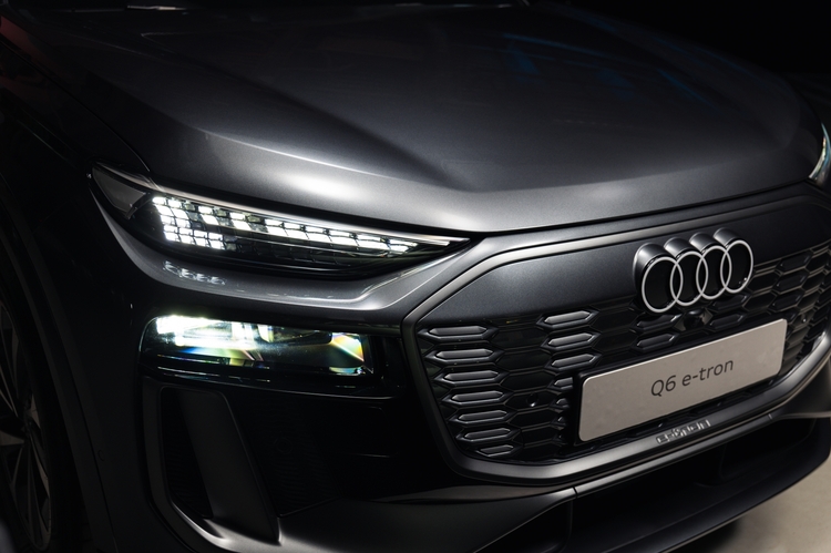OS_Q6e-tron_ATB-18.jpg