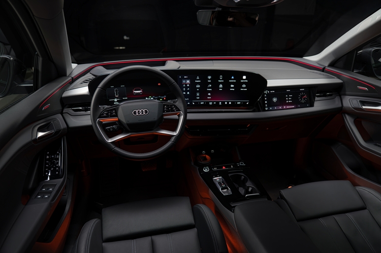 Khám phá SUV điện Audi Q6 e-tron vừa ra mắt thị trường Việt: Hiệu suất vượt trội, thiết kế đậm chất SUV