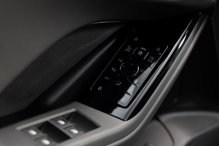 Khám phá SUV điện Audi Q6 e-tron vừa ra mắt thị trường Việt: Hiệu suất vượt trội, thiết kế đậm chất SUV