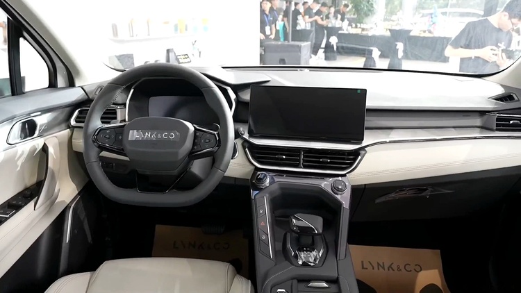 lynk&co-06-core-plus-7.jpg