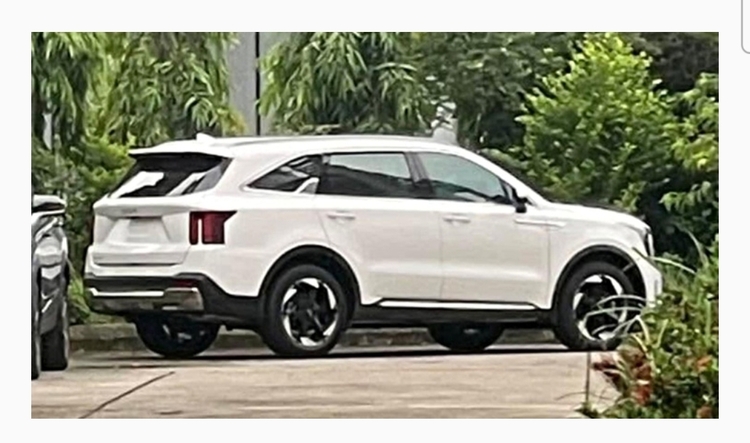 Xuất hiện không che chắn, Kia Sorento 2025 cận kề ngày ra mắt tại Việt Nam