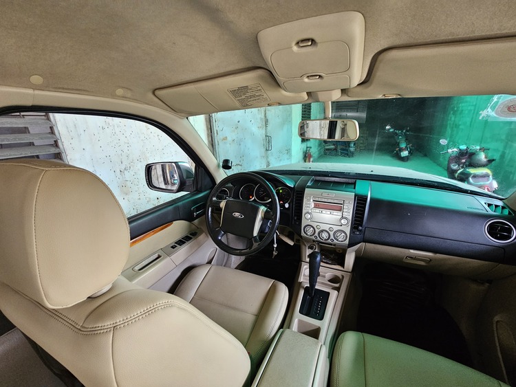 CÔNG TY THANH LÝ FORD EVEREST LIMITED 2009