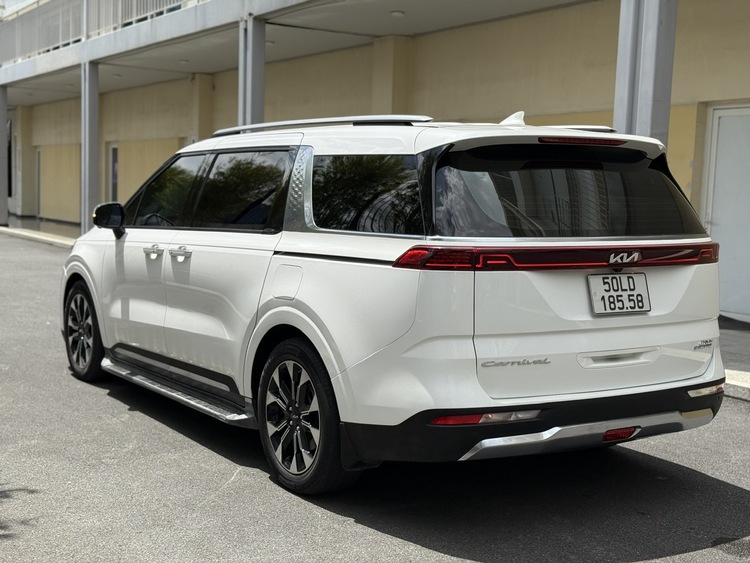 Kia Carnival 2.2D Signature 2022 (VIN 2021) - 68.000km