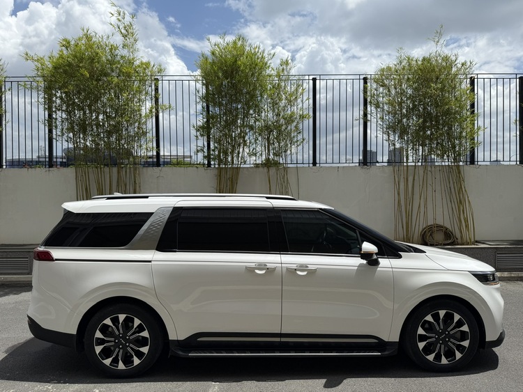 Kia Carnival 2.2D Signature 2022 (VIN 2021) - 68.000km
