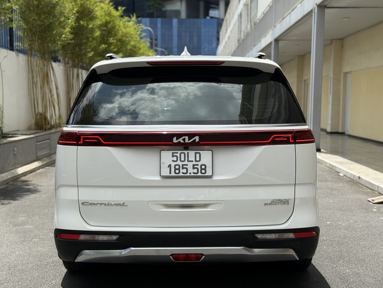 Kia Carnival 2.2D Signature 2022 (VIN 2021) - 68.000km