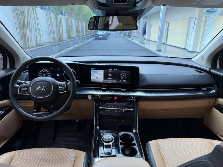 Kia Carnival 2.2D Signature 2022 (VIN 2021) - 68.000km