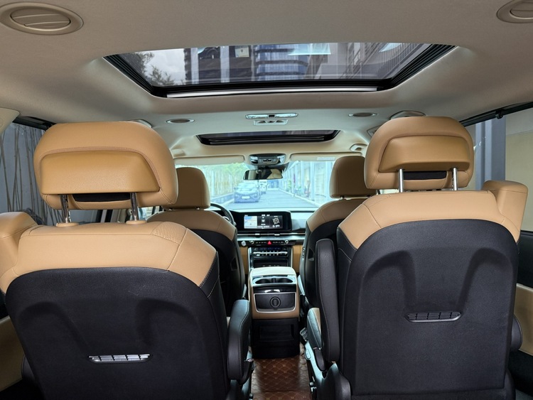 Kia Carnival 2.2D Signature 2022 (VIN 2021) - 68.000km