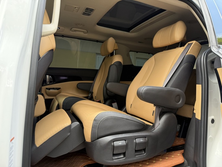 Kia Carnival 2.2D Signature 2022 (VIN 2021) - 68.000km