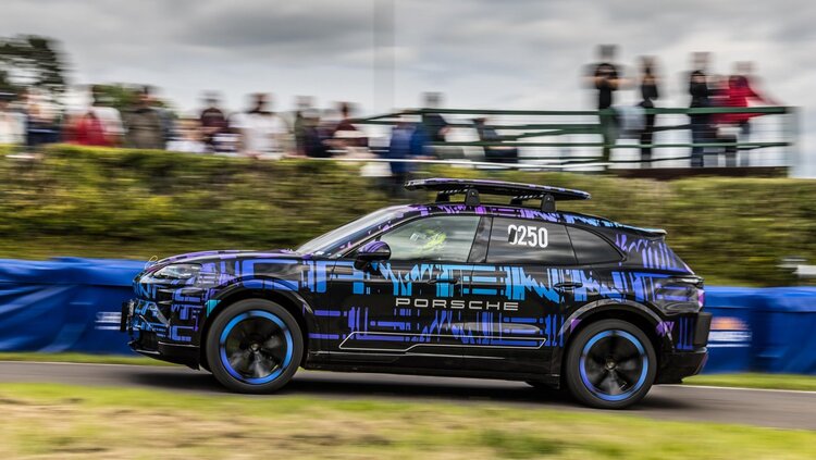 Porsche Cayenne Electric: SUV điện phá kỷ lục tốc độ, kéo 3,5 tấn vẫn "ngọt"