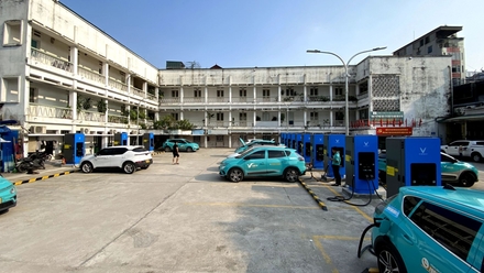 Cận cảnh trạm sạc siêu nhanh hỗ trợ tới 30 xe cùng lúc tại Hà Nội