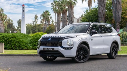 Mitsubishi phát triển Outlander hybrid mới, không cần sạc điện, bán ở Đông Nam Á đầu tiên
