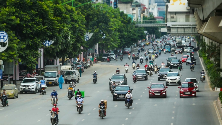 Cấm xe máy chạy xăng, Hà Nội dự kiến hỗ trợ người dân đổi xe, mua xe “xanh”
