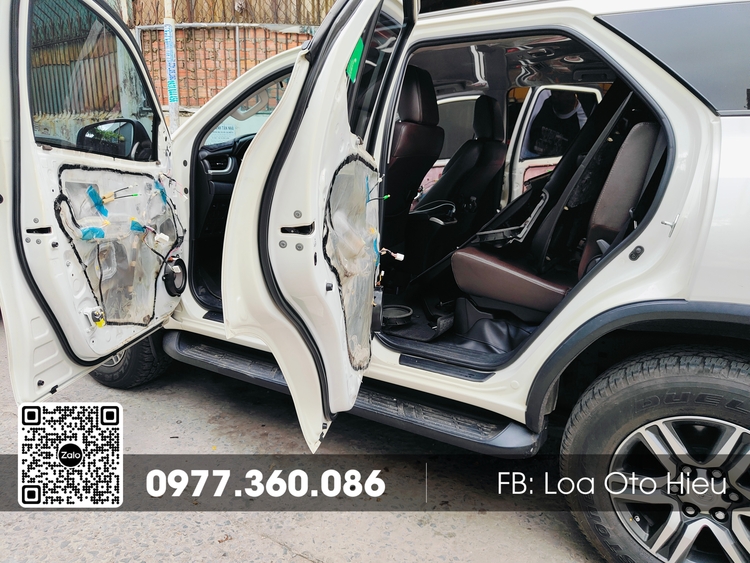 Fortuner với âm thanh Bose cao cấp.