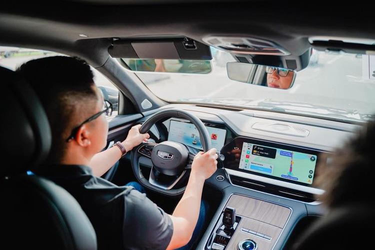 Xem thực tế Geely Monjaro đã về đại lý trước ngày ra mắt: Trang bị khó chê, chỉ chờ giá bán