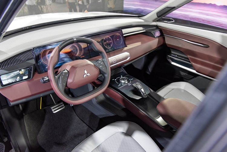 nhan-coc-mitsubishi-destinator-2.jpg