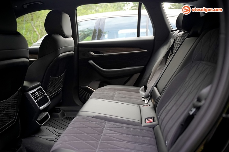 os-geely-monjaro-2025-11.jpg