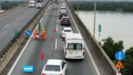 Ùn ứ liên hoàn do chặn cao tốc TP.HCM - Long Thành - Dầu Giây, đóng đường ĐT 743