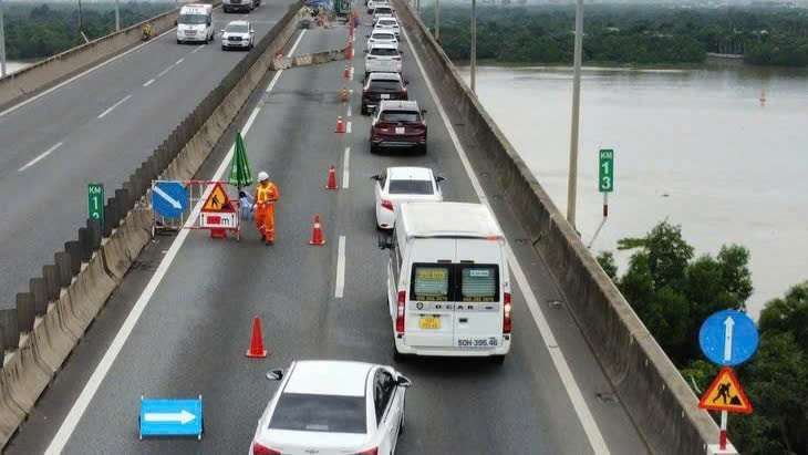 Ùn ứ liên hoàn do chặn cao tốc TP.HCM - Long Thành - Dầu Giây, đóng đường ĐT 743