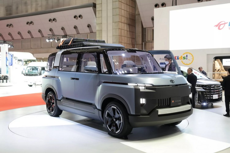 2023-Toyota-X-Van-Gear-Concept-2 (1).jpg