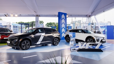VinFast sẽ ra mắt VF7 tay lái nghịch tại triển lãm GIIAS 2025