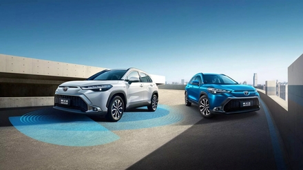 Toyota Frontlander 2025 lộ diện với đầu xe khác lạ, dùng lại động cơ hybrid