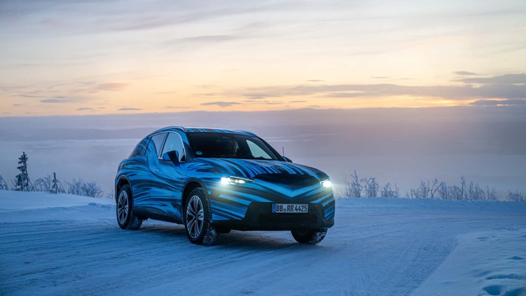 mercedes-glc-with-eq-technology-teaser (3).jpg